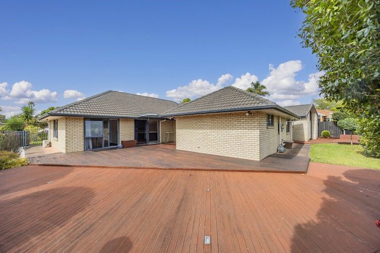 Photo of property in 56 Lothian Brae, Wattle Downs, Auckland, 2103