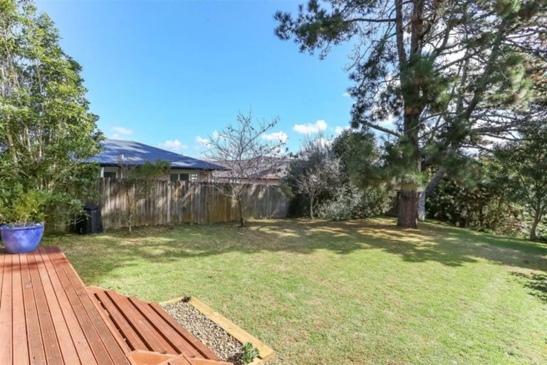 Photo of property in 13 Delphi Grove, Tuakau, 2121