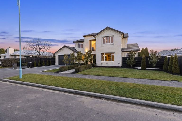 Photo of property in 68 Willowview Drive, Redwood, Christchurch, 8051