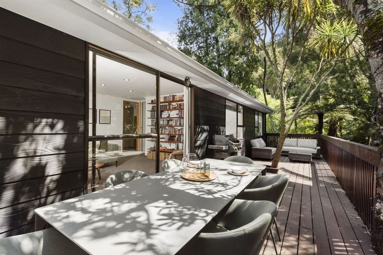 Photo of property in 2 Hiwihau Place, Glenfield, Auckland, 0629