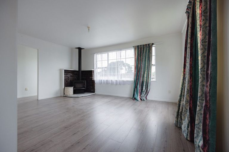 Photo of property in 14 Granville Drive, Massey, Auckland, 0614