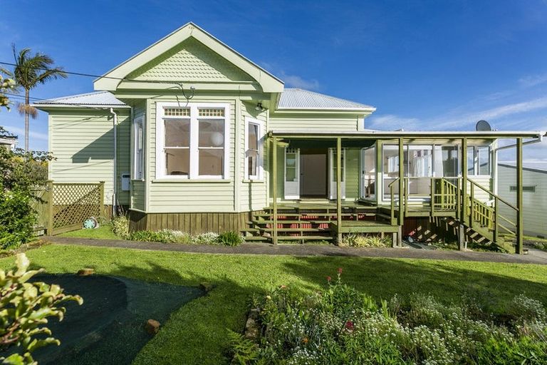 Photo of property in 120 Eskdale Road, Birkdale, Auckland, 0626