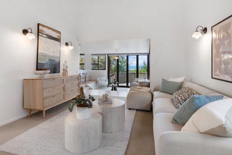 Photo of property in 33 Woodlands Crescent, Browns Bay, Auckland, 0630