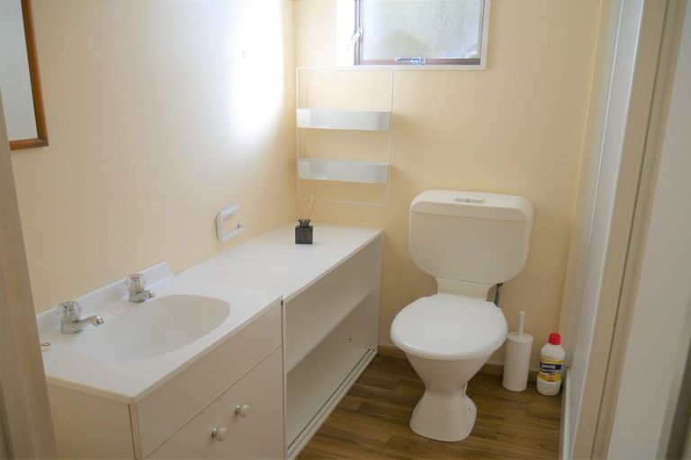 Photo of property in 16 Orewa Heights Crescent, Orewa, 0931