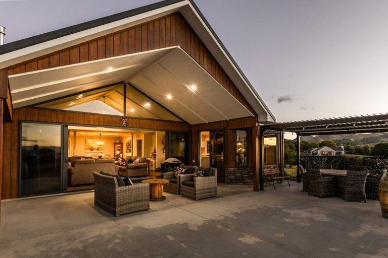 Photo of property in 136 Kopanga Road, Havelock North, 4130