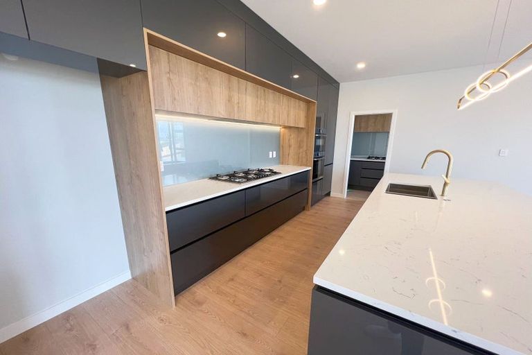 Photo of property in 17 Manawanui Way, Orewa, 0931