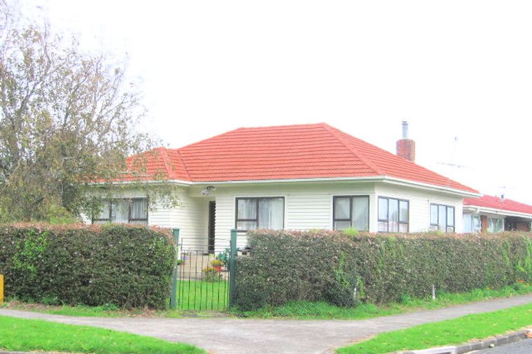Photo of property in 14 Kingswood Road, Papatoetoe, Auckland, 2025