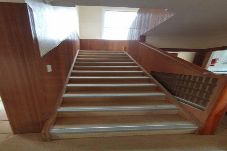 Photo of property in 21 Parkvale Road, Karori, Wellington, 6012