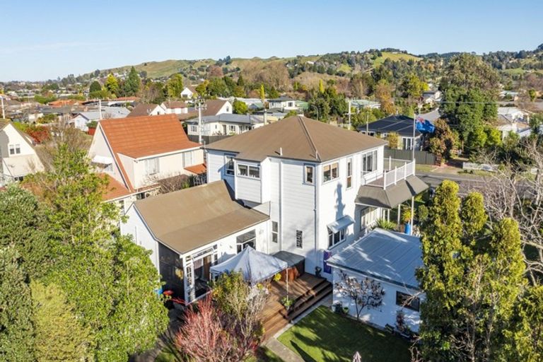 Photo of property in 45 Avondale Road, Taradale, Napier, 4112