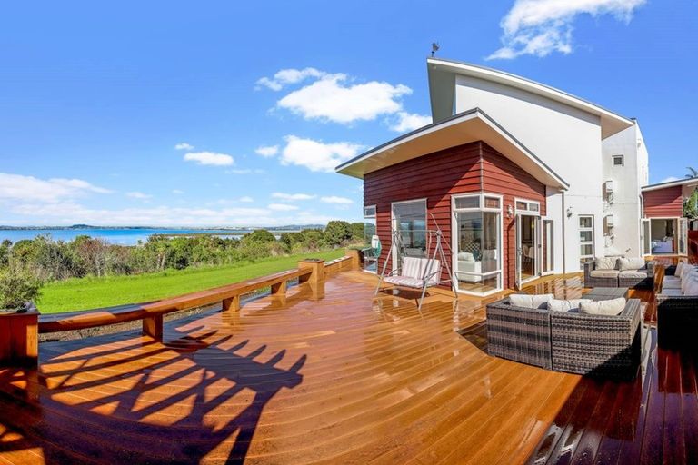 Photo of property in 51 Harbour View Road, Te Atatu Peninsula, Auckland, 0610