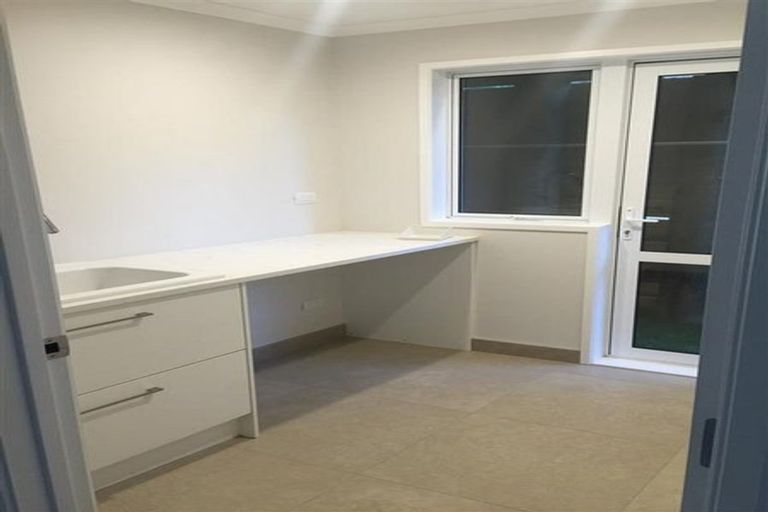 Photo of property in 3a Stitchbird Close, Murrays Bay, Auckland, 0630