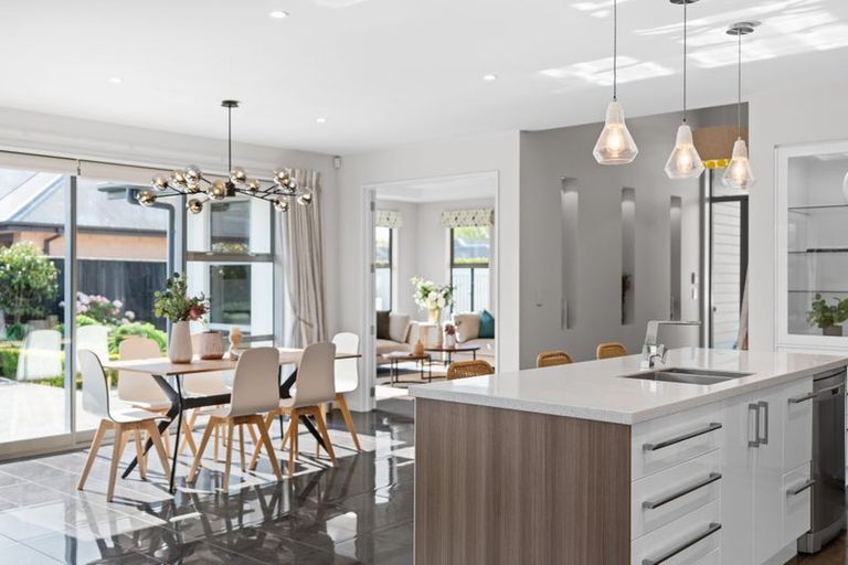 Photo of property in 14 Crown Close, Prebbleton, 7604