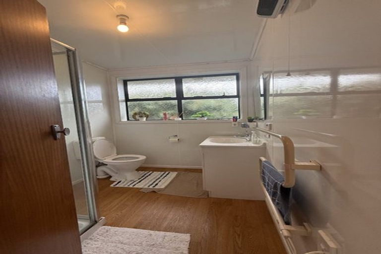 Photo of property in 1/18 Oregon Drive, Maoribank, Upper Hutt, 5018