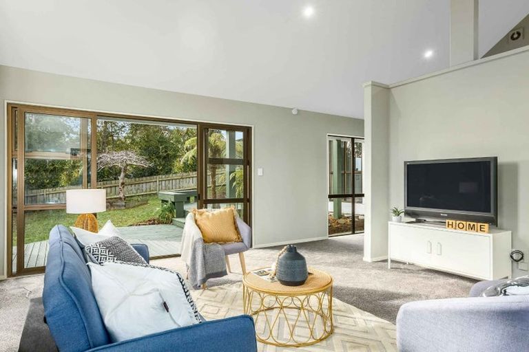 Photo of property in 22 Joseph Banks Drive, Whitby, Porirua, 5024