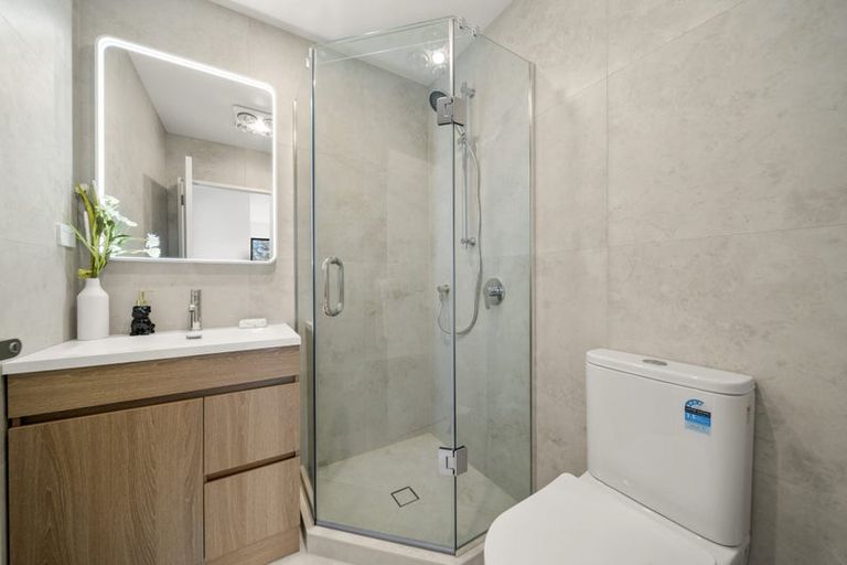 Photo of property in 13 Rengarenga Rise, Fairview Heights, Auckland, 0632