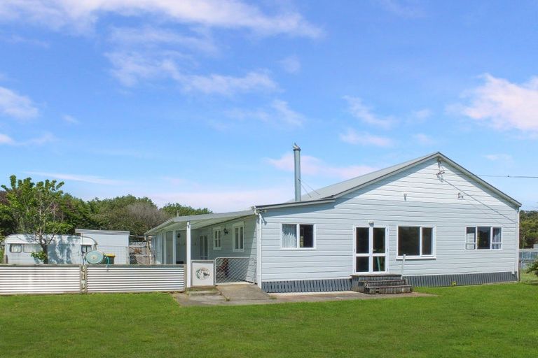 Photo of property in 67 Avenue Road, Foxton, 4814