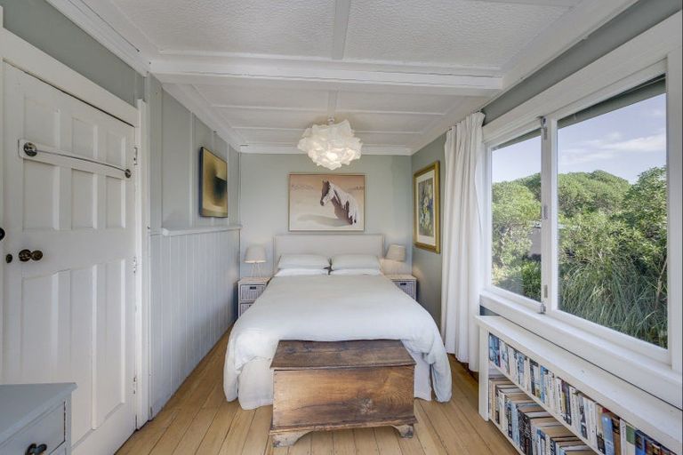 Photo of property in 10 Moori Road, Waimarama, 4294