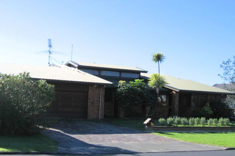 Photo of property in 32 Maygrove Drive, Orewa, 0931