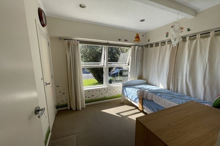 Photo of property in 1/34 Ayton Drive, Totara Vale, Auckland, 0629