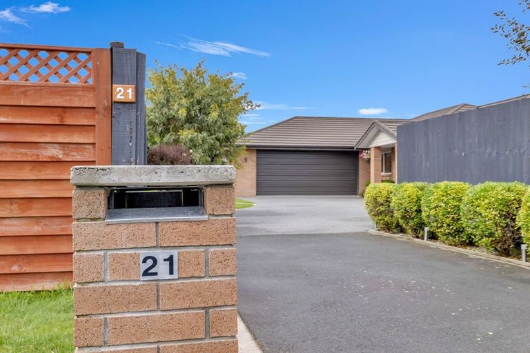 Photo of property in 21 Catchpole Place, Woodend, 7610
