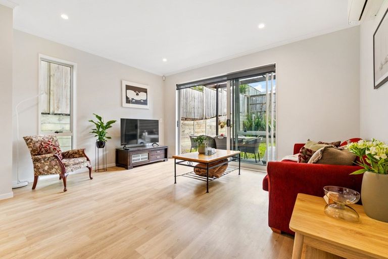 Photo of property in 1 Purei Lane, Massey, Auckland, 0614