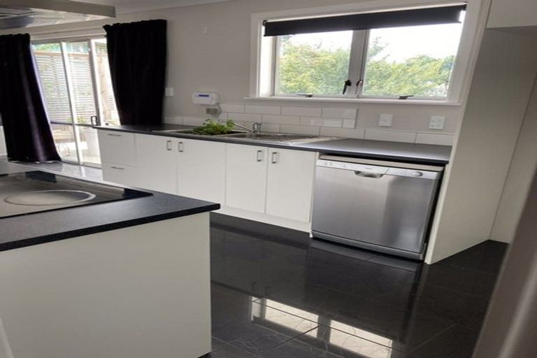 Photo of property in 112 Marne Road, Papakura, 2110