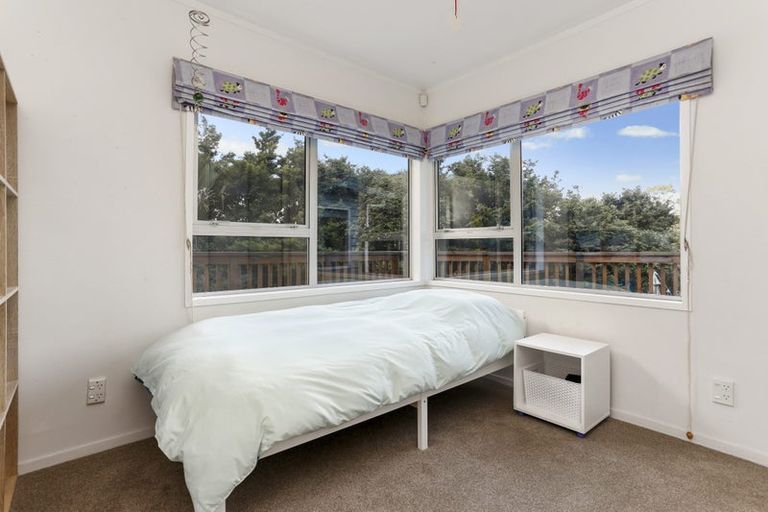 Photo of property in 903 West Coast Road, Waiatarua, Auckland, 0604