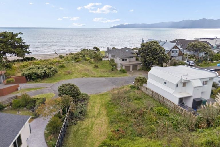 Photo of property in 19 Groves Road, Raumati Beach, Paraparaumu, 5032