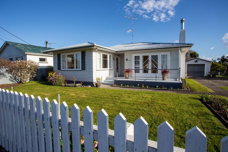 Photo of property in 22 Richmond Road, Carterton, 5713