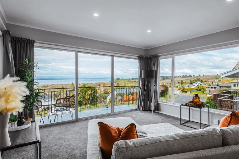 Photo of property in 88 Wakeman Road, Acacia Bay, Taupo, 3330