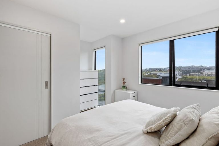 Photo of property in 5 Longshore Drive, Long Bay, Auckland, 0630