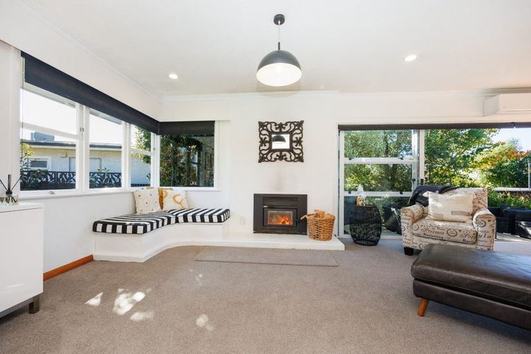 Photo of property in 11 Squires Place, Awapuni, Palmerston North, 4412