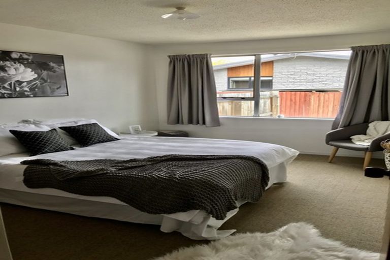 Photo of property in 2/3 Binstead Place, Avondale, Christchurch, 8061