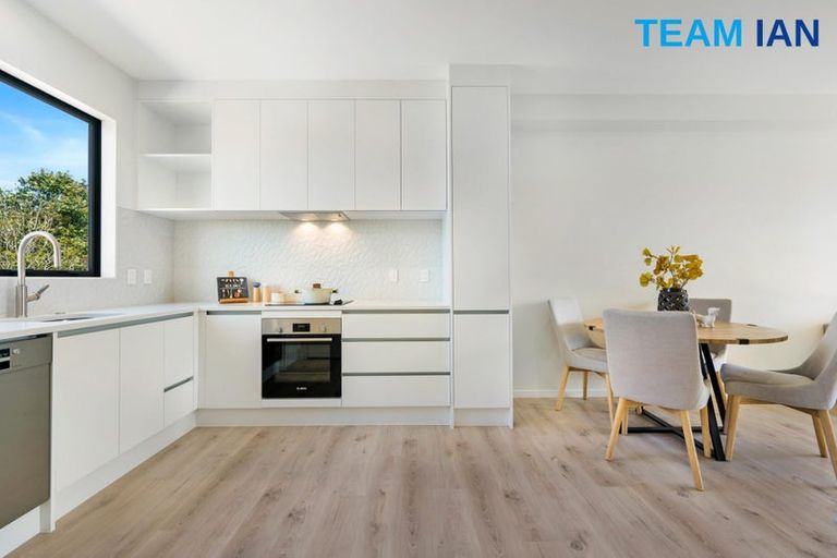Photo of property in 11 Kayle Glen, West Harbour, Auckland, 0618