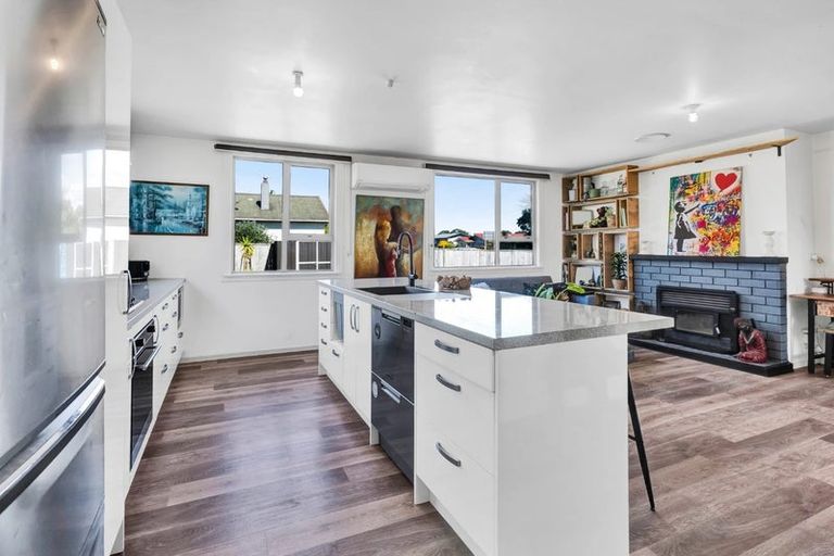 Photo of property in 21 Carthew Street, Okato, 4335