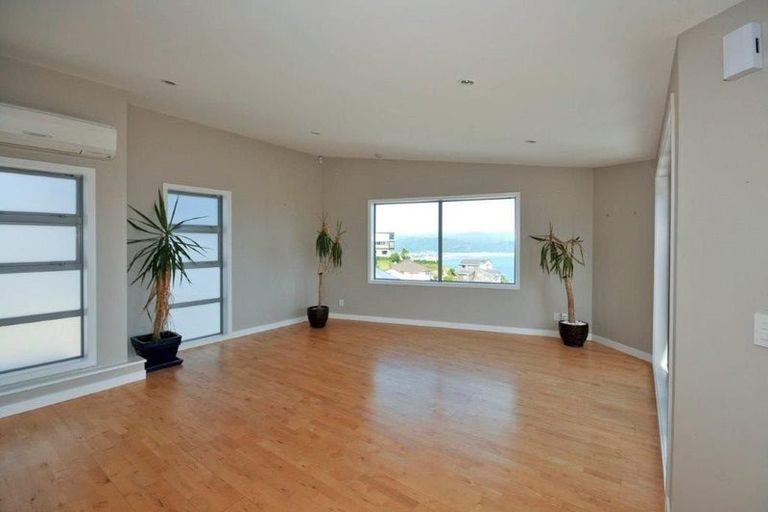 Photo of property in 12 Sunhaven Drive, Newlands, Wellington, 6037