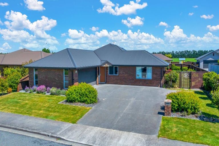 Photo of property in 9 Walnut Way, Rangiora, 7400