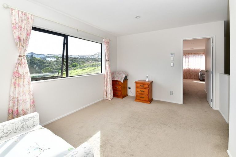 Photo of property in 16 Kahu Close, Orewa, 0931