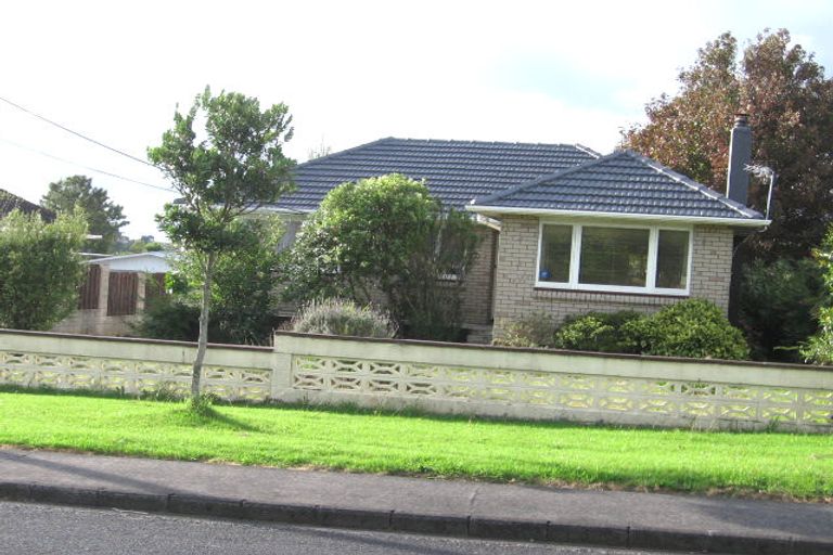 Photo of property in 26 Rewarewa Road, Te Atatu Peninsula, Auckland, 0610