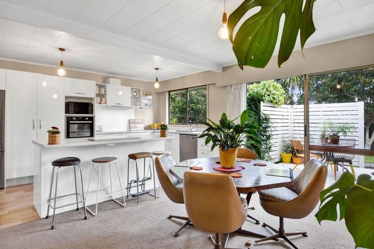 Photo of property in 19 Wesley Avenue, Frankleigh Park, New Plymouth, 4310