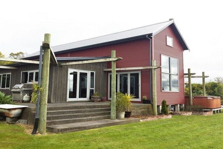 Photo of property in 643 Manutahi Road, Lepperton, New Plymouth, 4373