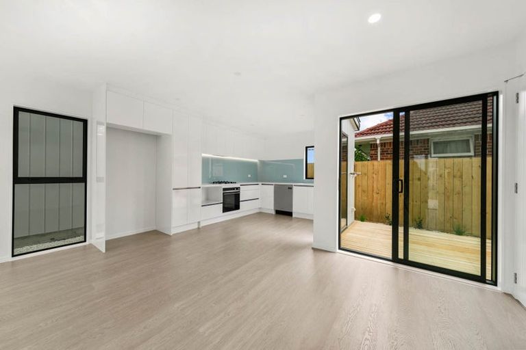 Photo of property in 90c Seymour Road, Sunnyvale, Auckland, 0612