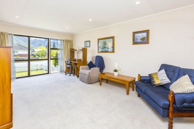 Photo of property in 50f2- Kowhai Avenue, Ebdentown, Upper Hutt, 5018