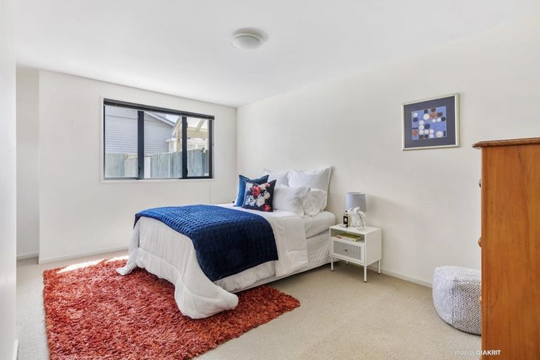 Photo of property in 28a Lyall Parade, Lyall Bay, Wellington, 6022