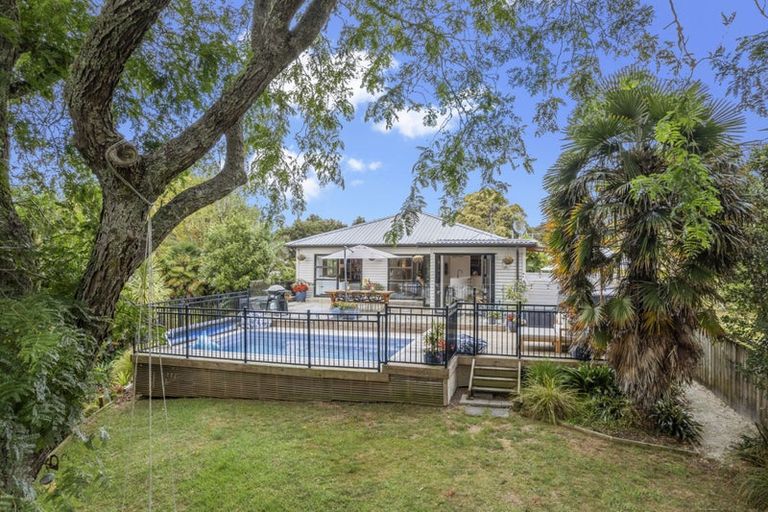 Photo of property in 8 Jays Road, Titirangi, Auckland, 0604