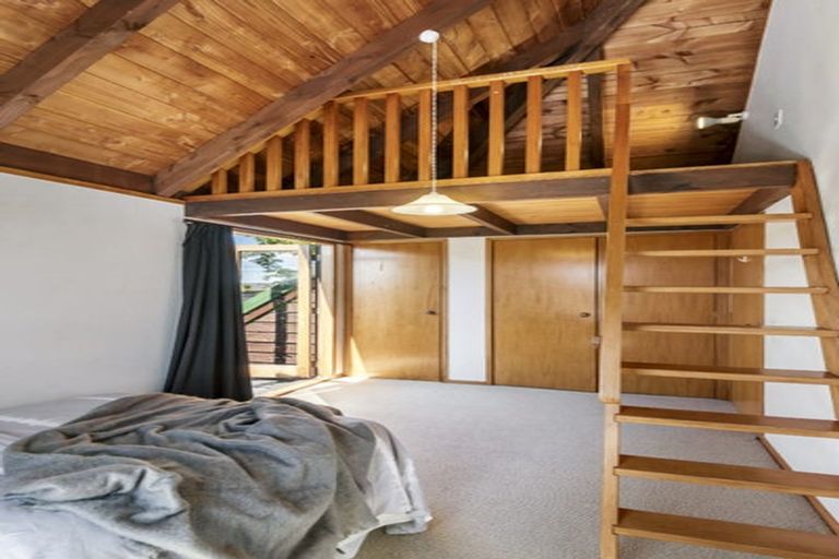 Photo of property in 3 Mizpah Road, Waiake, Auckland, 0630