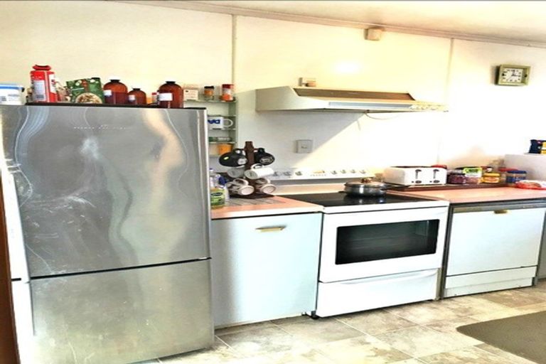 Photo of property in 16 Roberts Road, Te Atatu South, Auckland, 0610