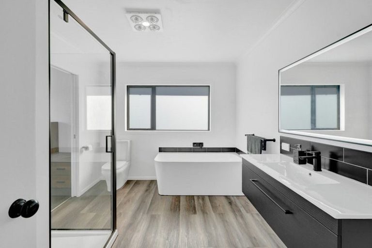 Photo of property in 92 Mangorei Road, Strandon, New Plymouth, 4312