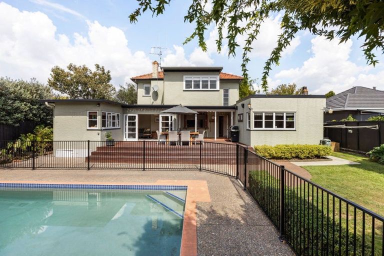 Photo of property in 14 Maeroa Road, Beerescourt, Hamilton, 3200