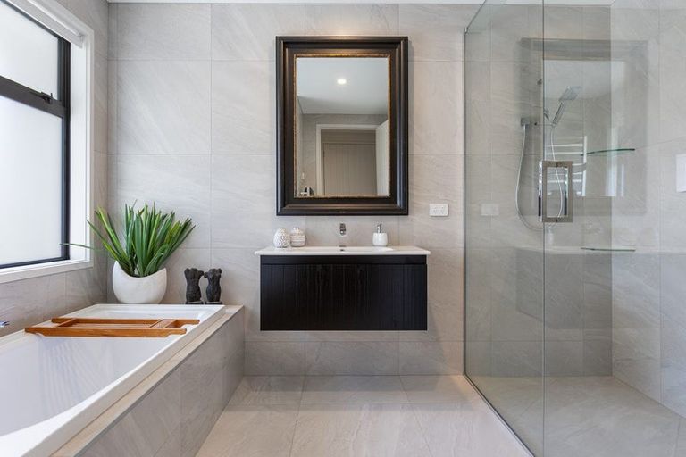 Photo of property in 1 Tupare Place, Highlands Park, New Plymouth, 4312